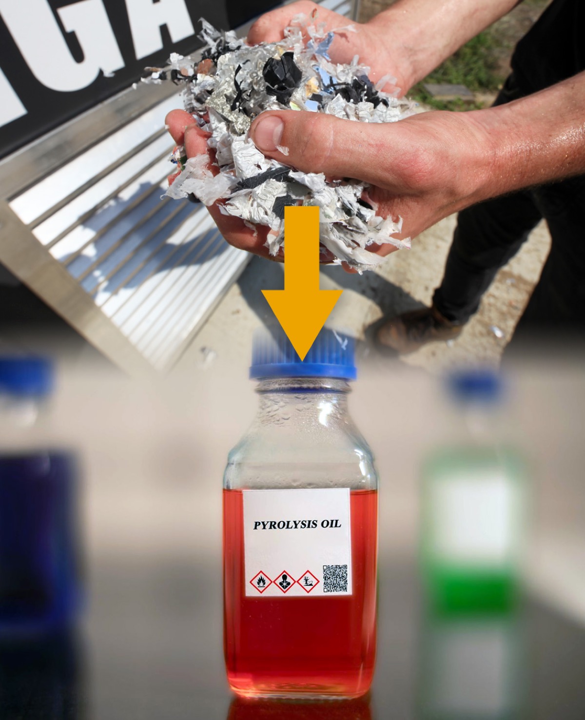 Environmentally responsible packaging solutions - from shredded plastic packaging to pyrolysis oil with FlowDrya